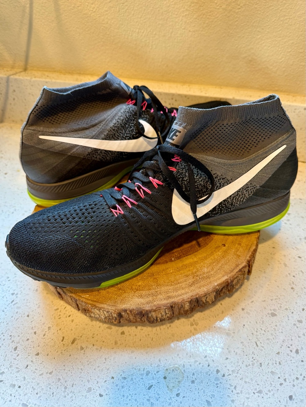 Nike Flyknit Zoom Mid-Top Running Shoe